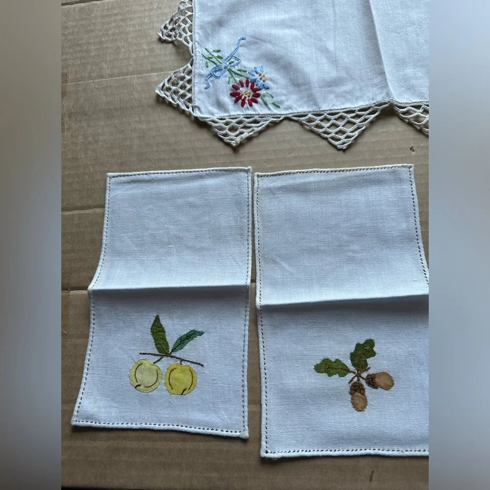 Vintage 7 pieces Spring Themed Mismatched Linens lot